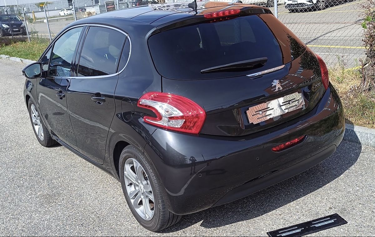 Peugeot Automobili: Peugeot 208  – Usato da Embrach venduto da Billy111 4