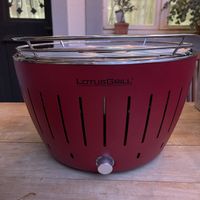 Lotusgrill Rot – wenig gebraucht inkl. Kohle & Brennpaste