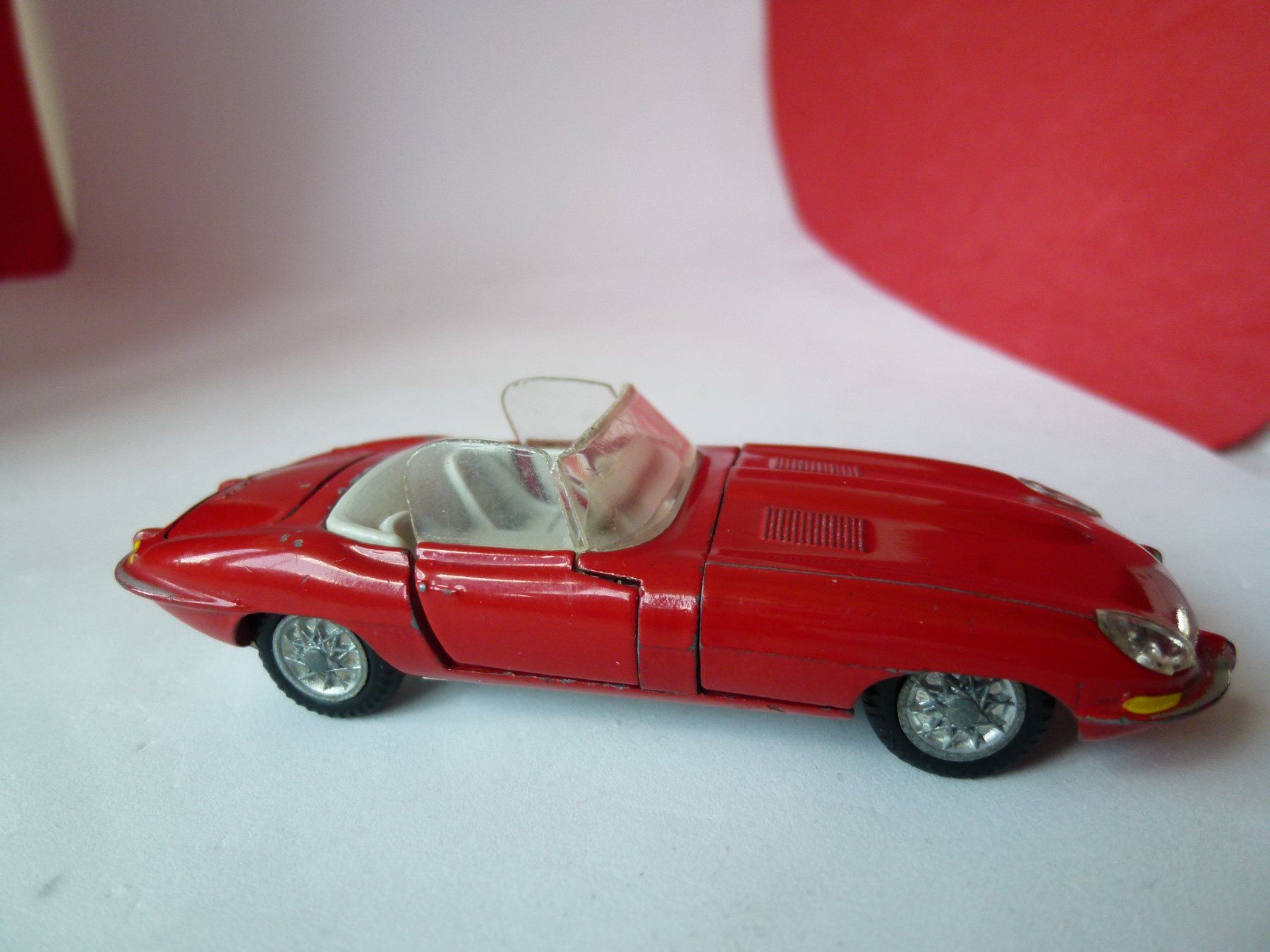 Tekno Modellini d'auto: TEKNO - Jaguar E - schönes Modell mit Reservepneu !! – Usato da Reiden venduto da Aston2 2