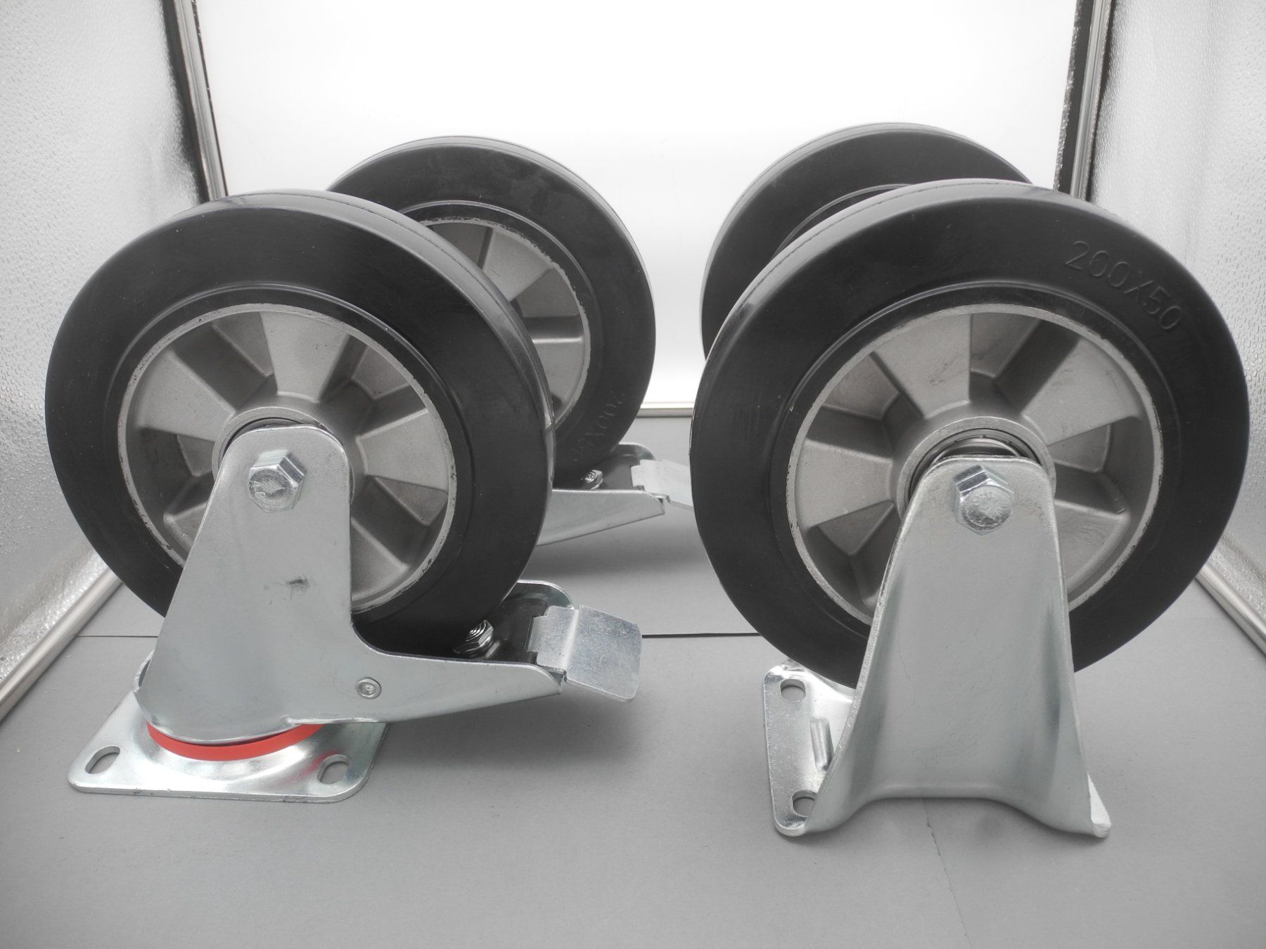 Altro per stoccaggio & trasporto: 4x Schwerlastrollen Lenkrollen Räder Container 400kg pro Rad – Nuovo e nell'imballaggio originale da Kottwil venduto da Crazyrolf