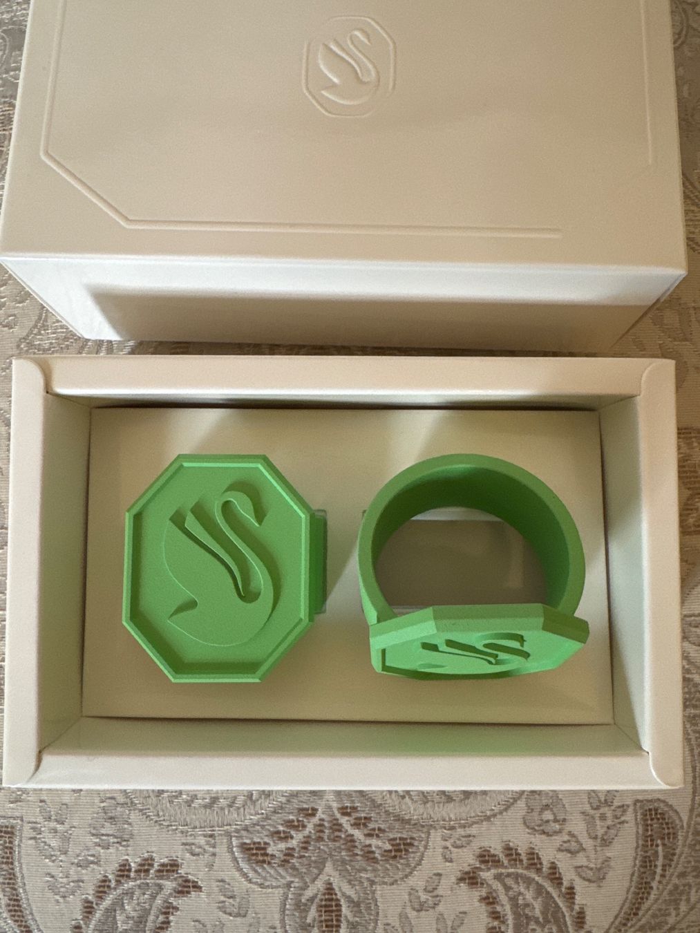 Altro in Decorazioni & Accessori: Swarovski Napkin Rings Green – Nuovo e nell'imballaggio originale da Lausanne venduto da sjc_8xtb 1