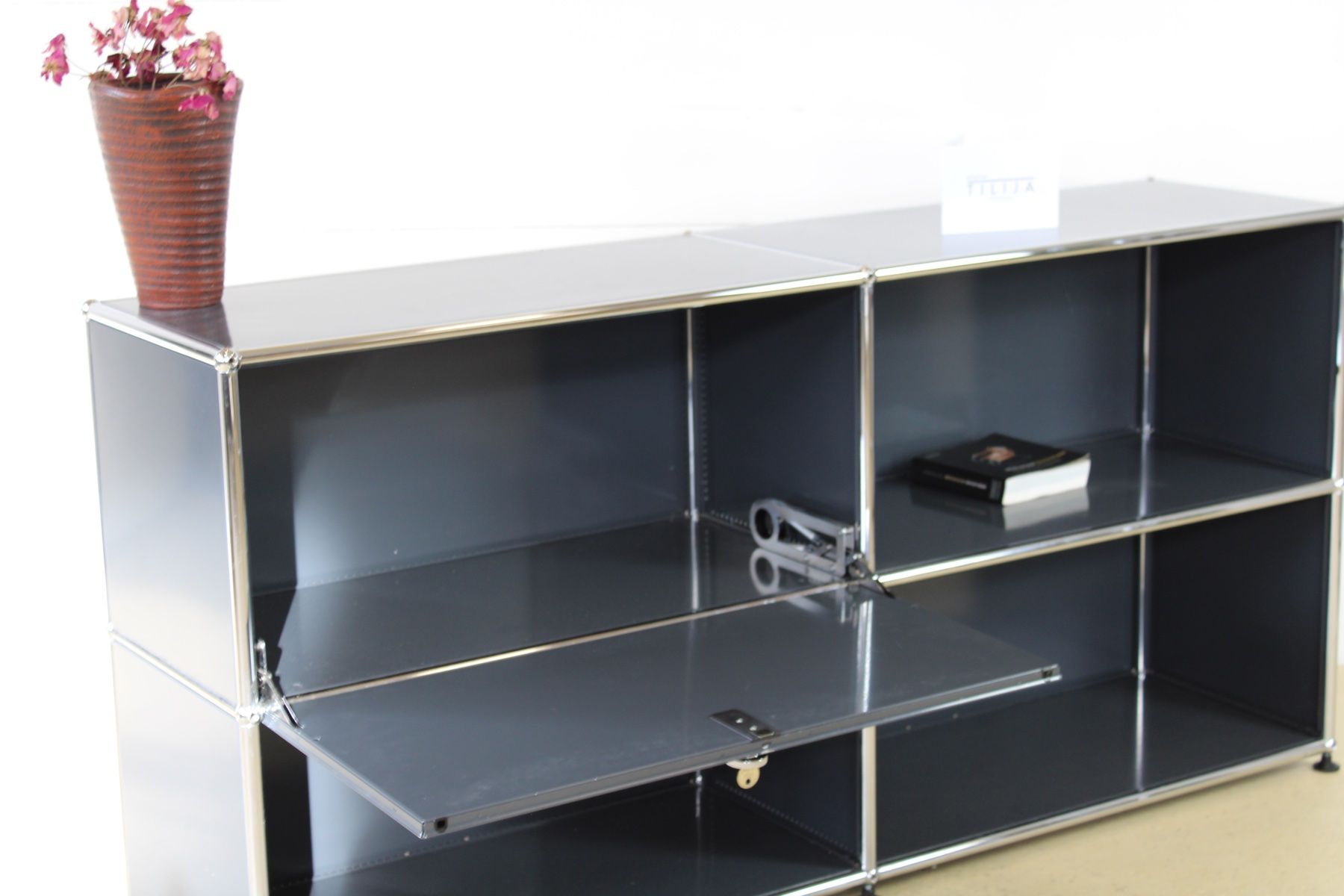 USM Cassettiere: USM Sideboard in Anthrazitgrau, individueller Umbau möglich – Usato da Meinisberg venduto da atelier_TILIJA 2