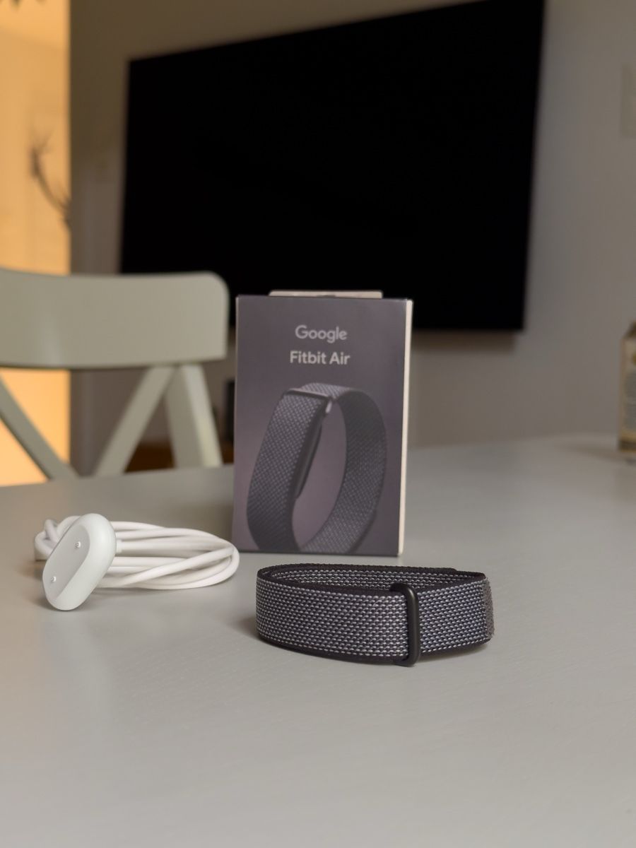 Fitbit Smartwatch: Google Fitbit Air Obsidian (Schwarz) – Nuovo (secondo la descrizione) da Flamatt venduto da Therealnils.e 4
