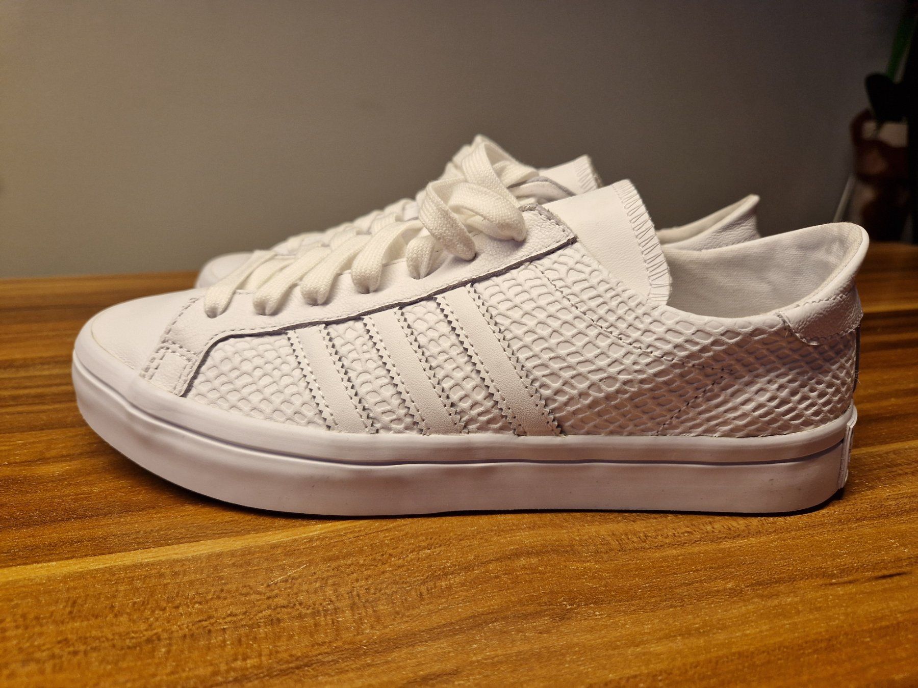 Adidas Scarpe da donna: Adidas Sneaker Damen weiss 38 2/3 – Nuovo (secondo la descrizione) da Igis venduto da Vulleta.38 2