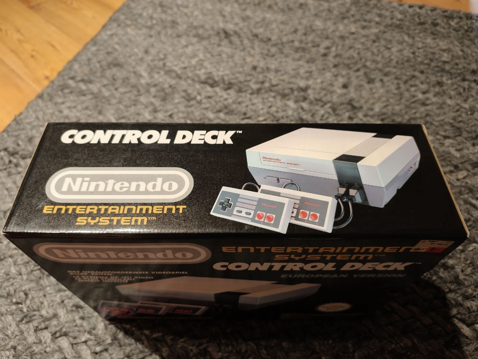 Nintendo Console: Nintendo NES Konsole mit OVP – Nuovo e nell'imballaggio originale da Berg am Irchel venduto da Julienm 1