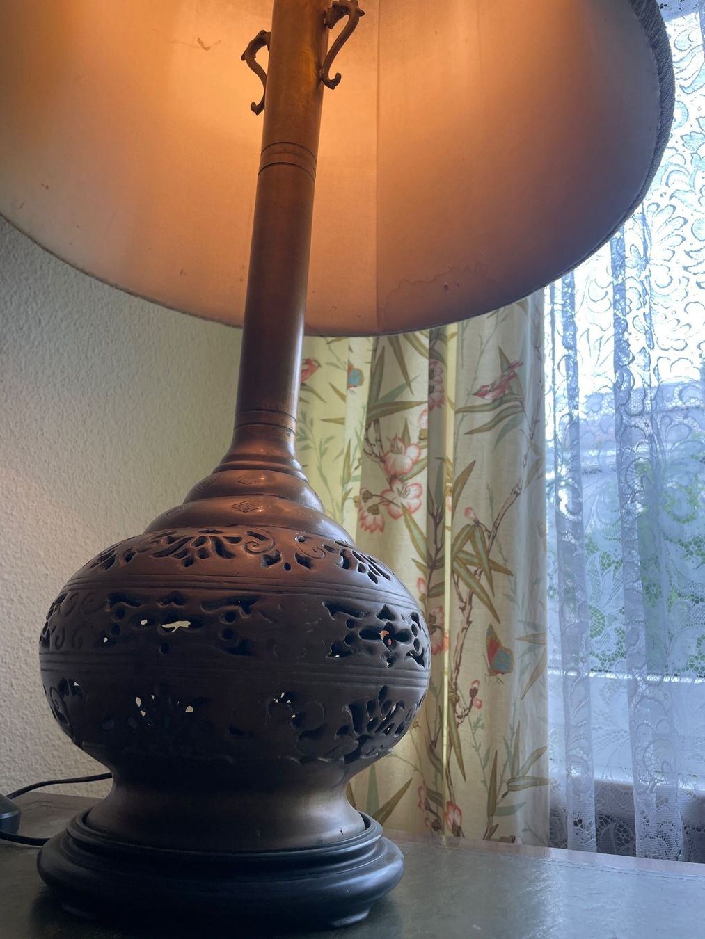 Lampen: Antike Grosse Messinglampe mit Lampenhut – Gebraucht aus Volketswil von rubin74 2