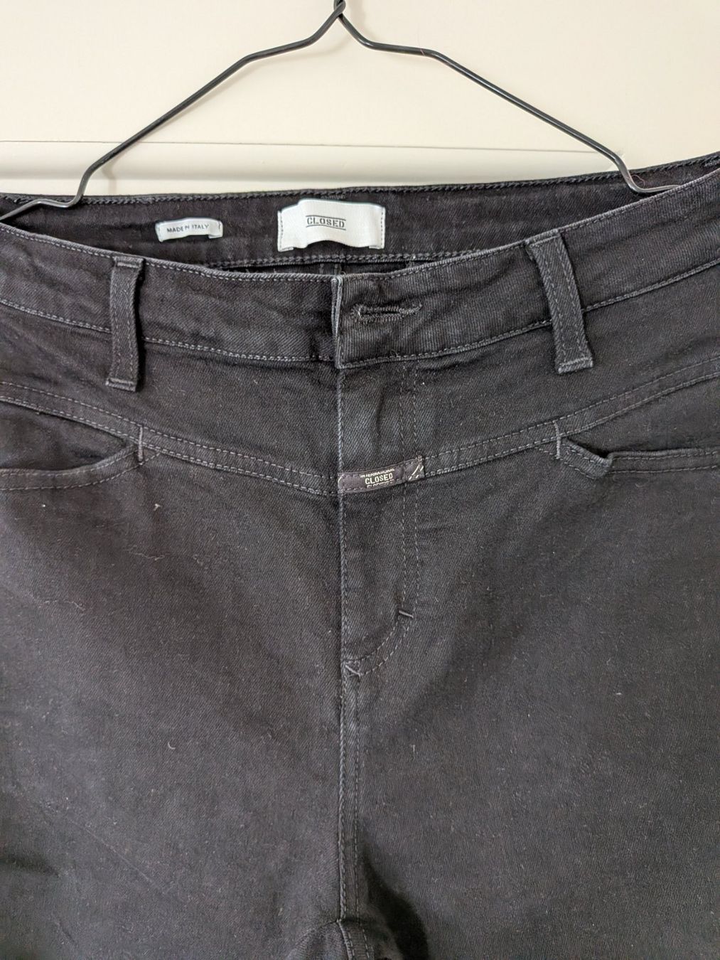 Closed Hosen: Closed schwarze Hose – Gebraucht aus Emmen von magelan 1