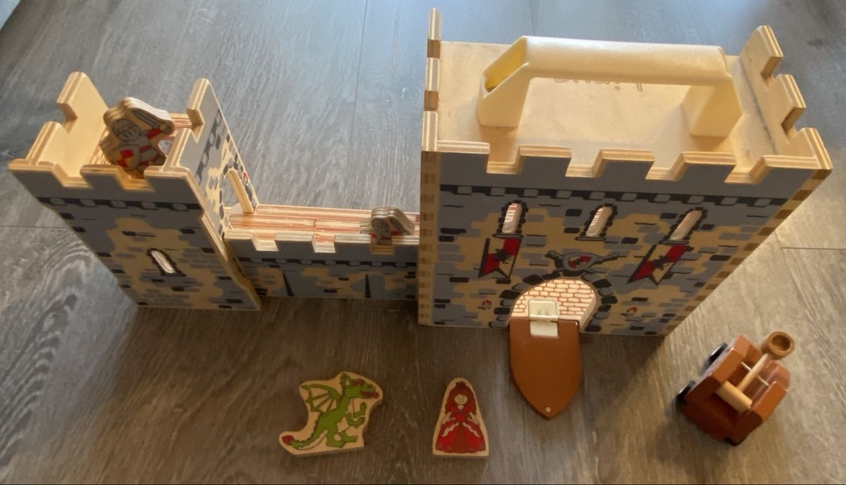 Jouets: Boxset Castle INT4FILIA – D'occasion à Jegenstorf par Bahnhofshallenkiosk 6