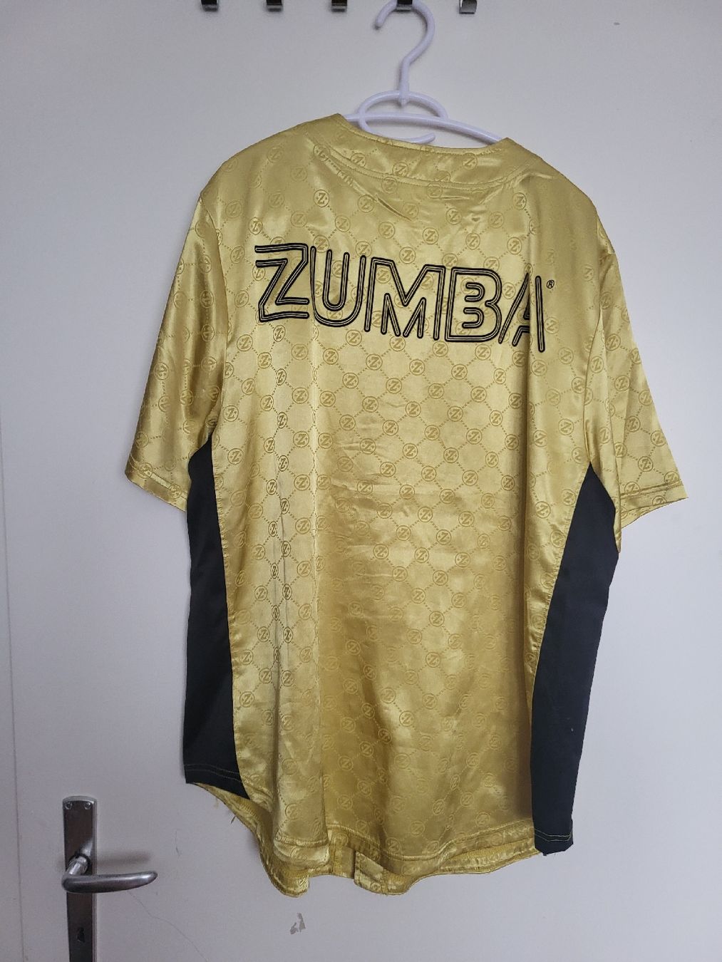 Camicette: Zumba Hemd Gold Glänzend, Grösse L  – Usato da Niedergösgen venduto da Kusi720