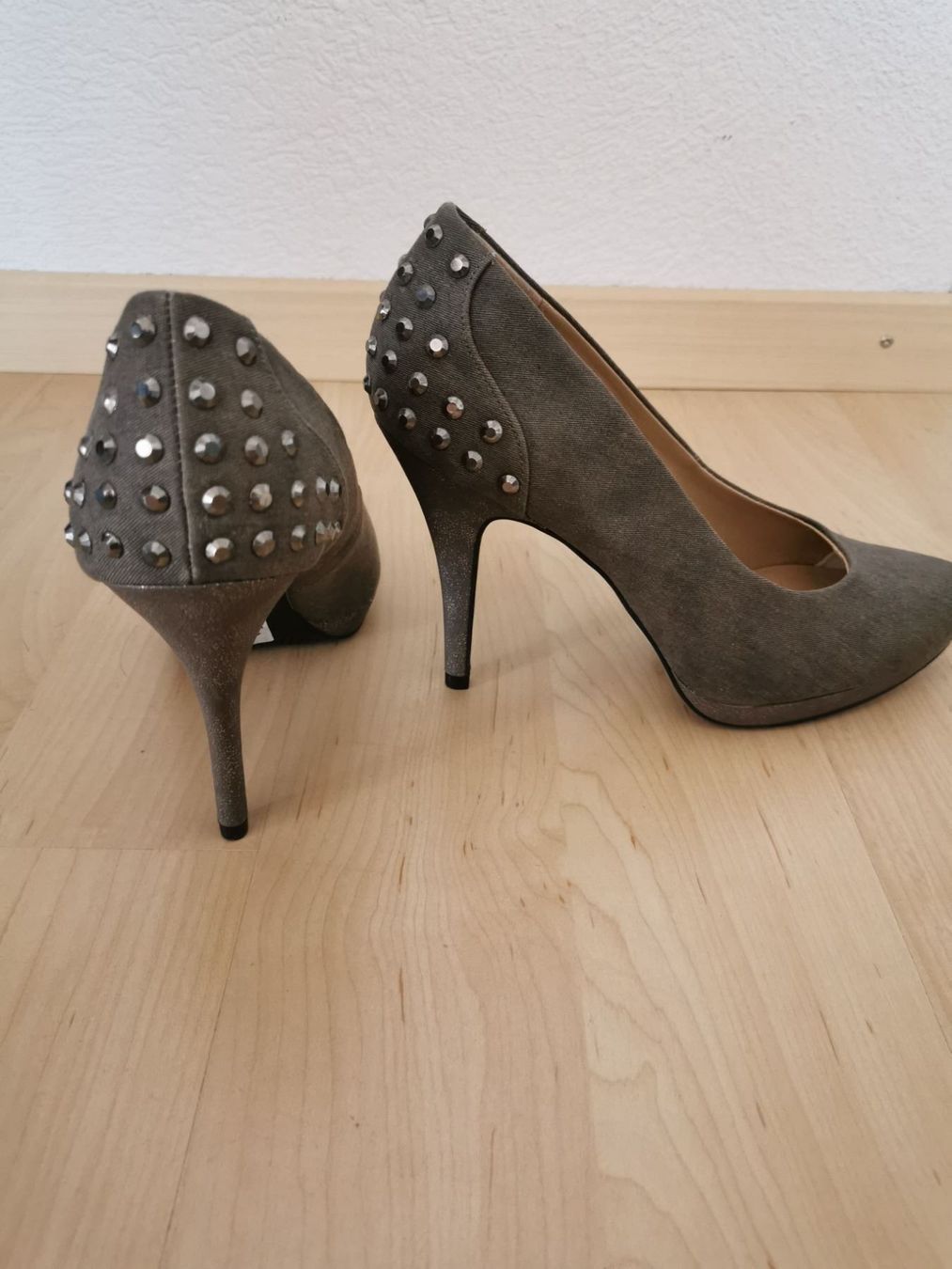 Graceland Scarpe da donna: Graceland Pumps Khaki Gr. 40 – Nuovo (secondo la descrizione) da Aarau venduto da Obdulia