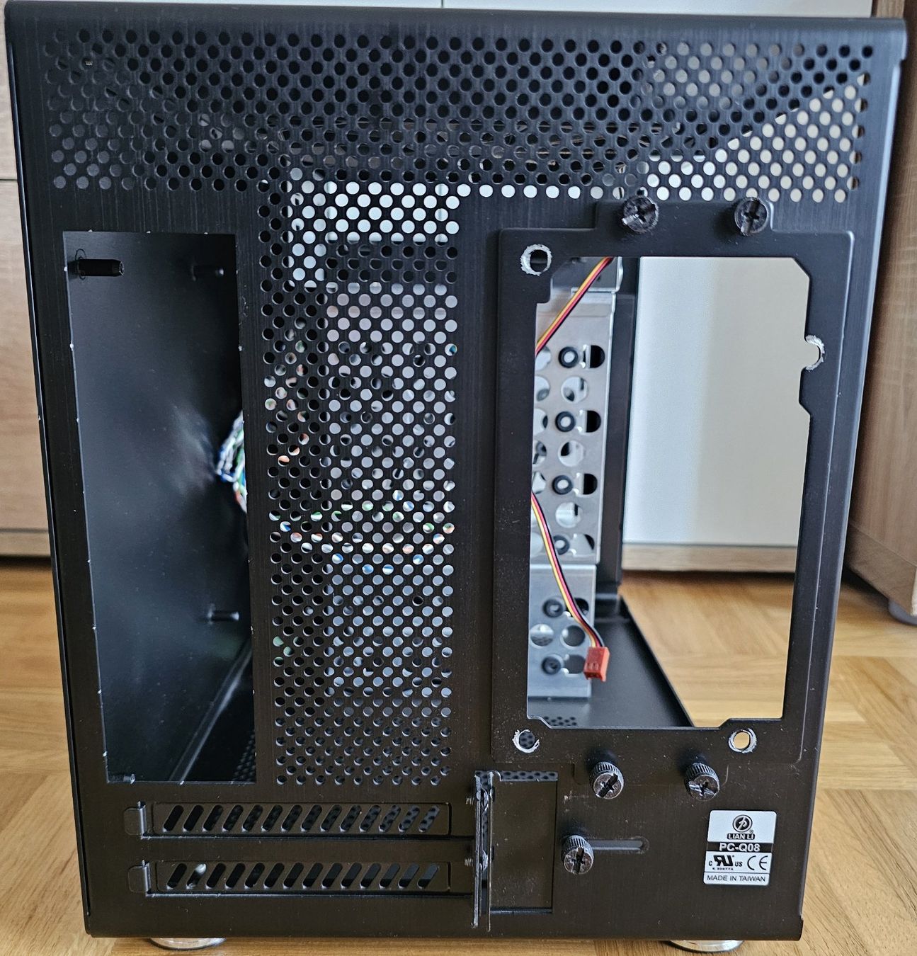Lian Li Custodie: Lian Li PC-Q08 – Usato da Fribourg venduto da baltenspda 3