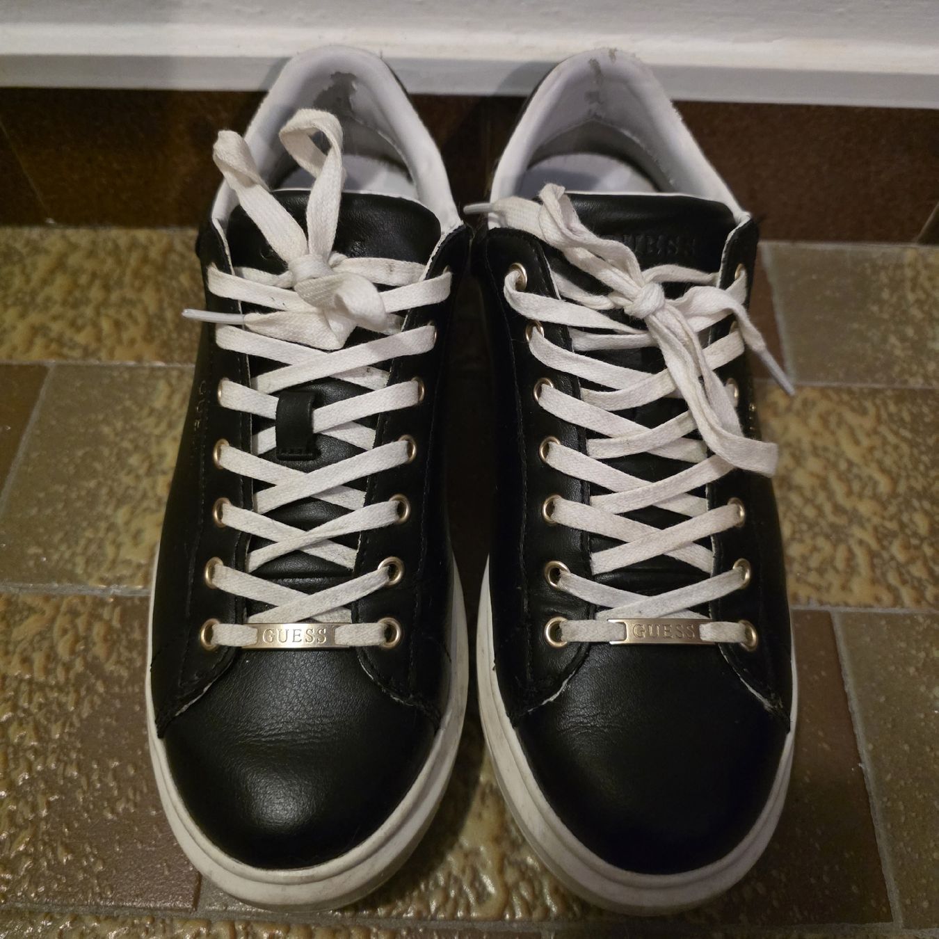 Guess Damenschuhe: Sneakers Guess, 39 – Gebraucht aus Rancate von sarah357