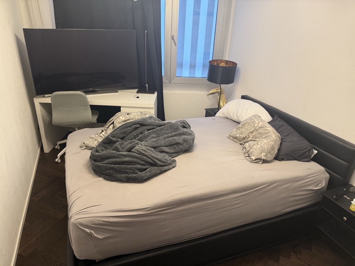 Betten: Schlafzimmer und TV – Gebraucht aus Dübendorf von Highqualityonly
