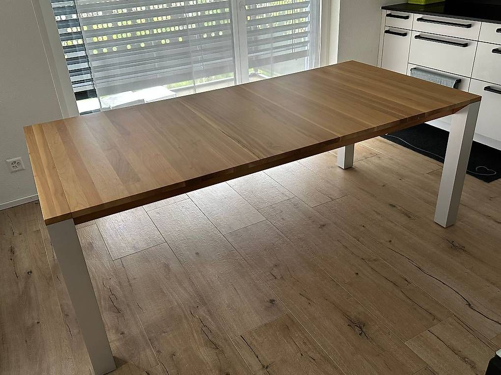 Tische: Grosser Tisch – Gebraucht aus Luzern von DuChamps 2