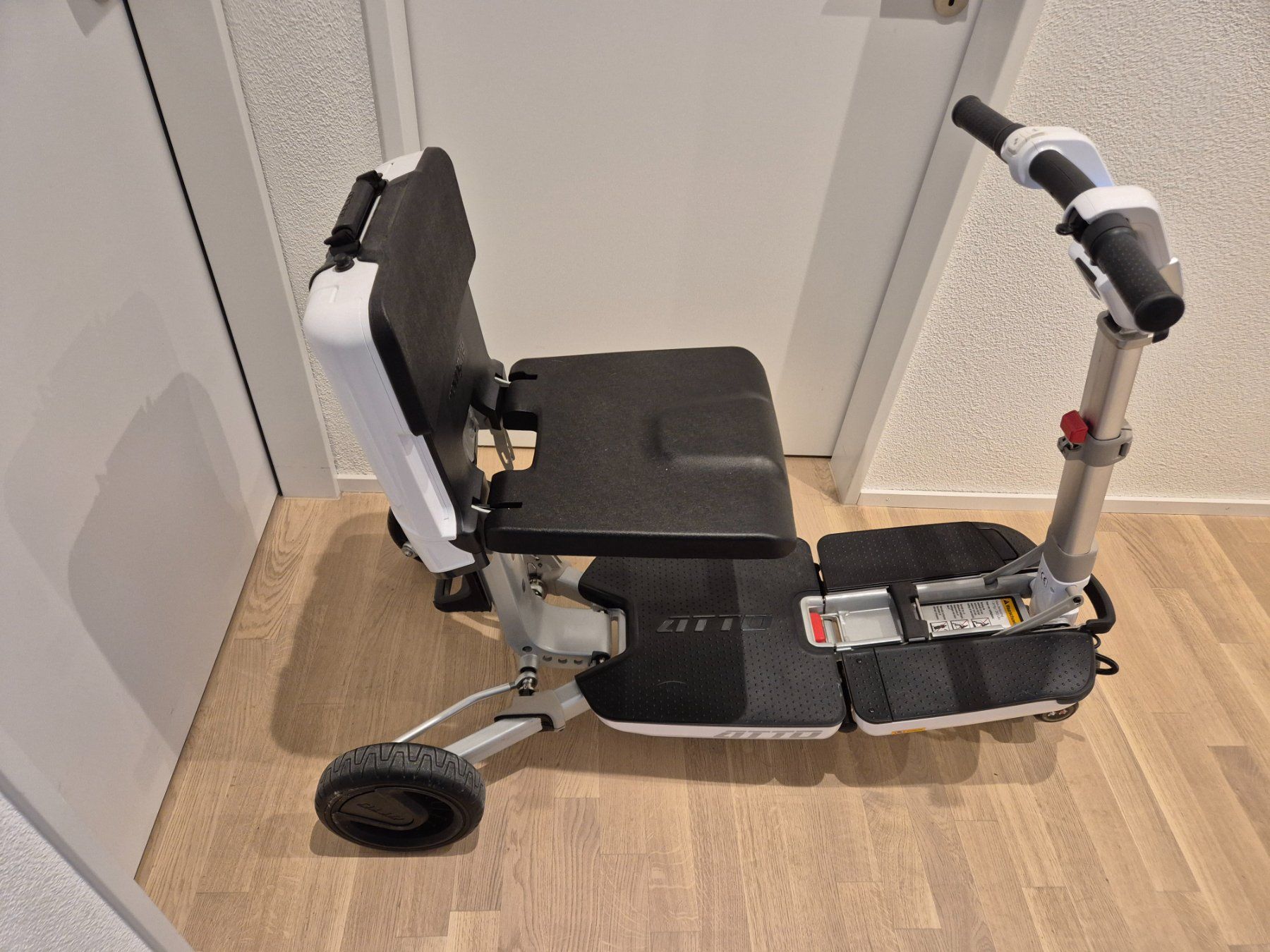 Veicoli elettrici: MovingLife Atto Mobility Scooter Good Condition – Usato da Au ZH venduto da kru_dw8c