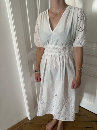 Kleid weiss mit Lochstickerei Grösse S guter Zustand