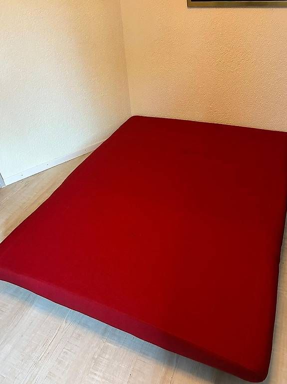 Sofas: Schönes rotes  Bettsofa – Gebraucht aus Adligenswil von Decor-Tech 2