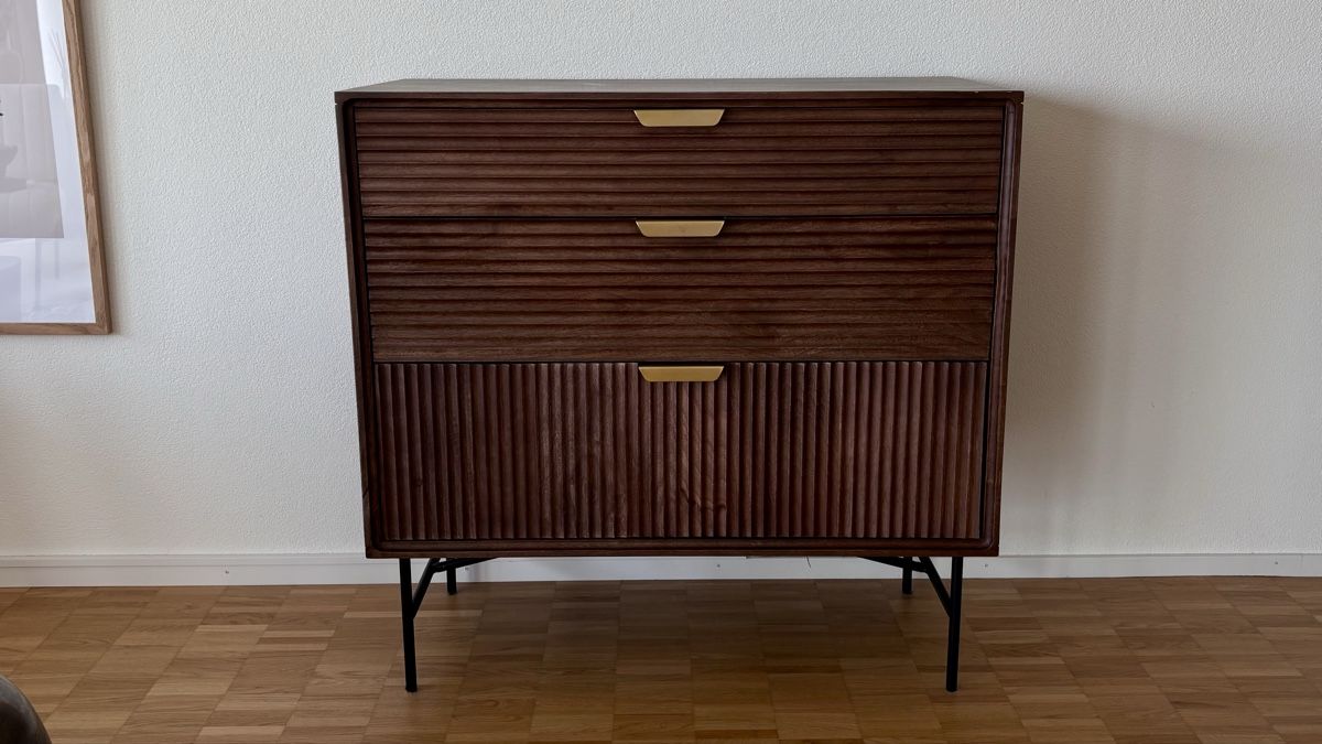 Kommoden: Kommode aus dunklem Mangoholz – Gebraucht aus Basel von yannis_s