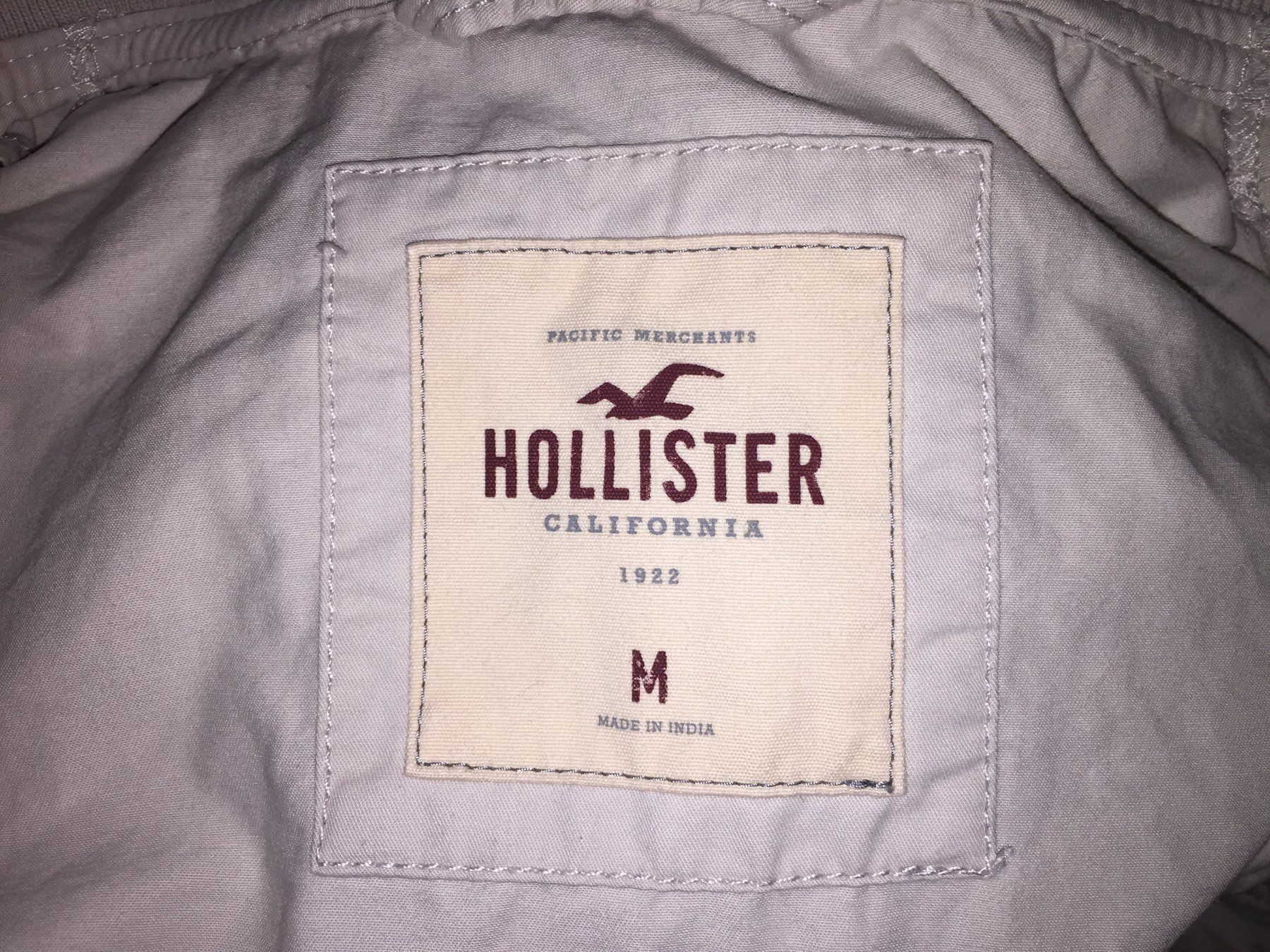 Hollister Jacken: HOLLISTER Veste / Jacke taille / Grosse M – Gebraucht aus Cossonay-ville von Super-Price-Quality 9