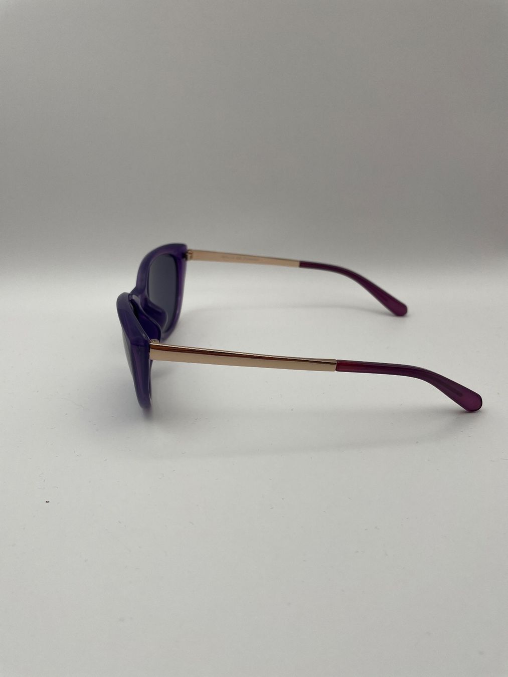 Brillen & Gläser: Sonnenbrille mit UV Schutz, Lila/Gold – Gebraucht aus Auenstein von moin. 1