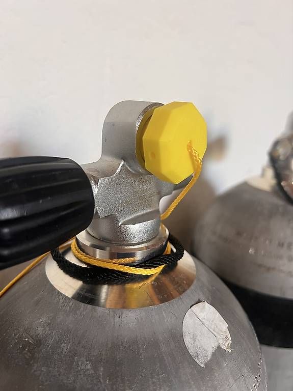 Toutes les pièces détachées: DIN Ventildeckel Staubschutzpro Stück – Neuf avec emballage d'origine à Flums par mojo265