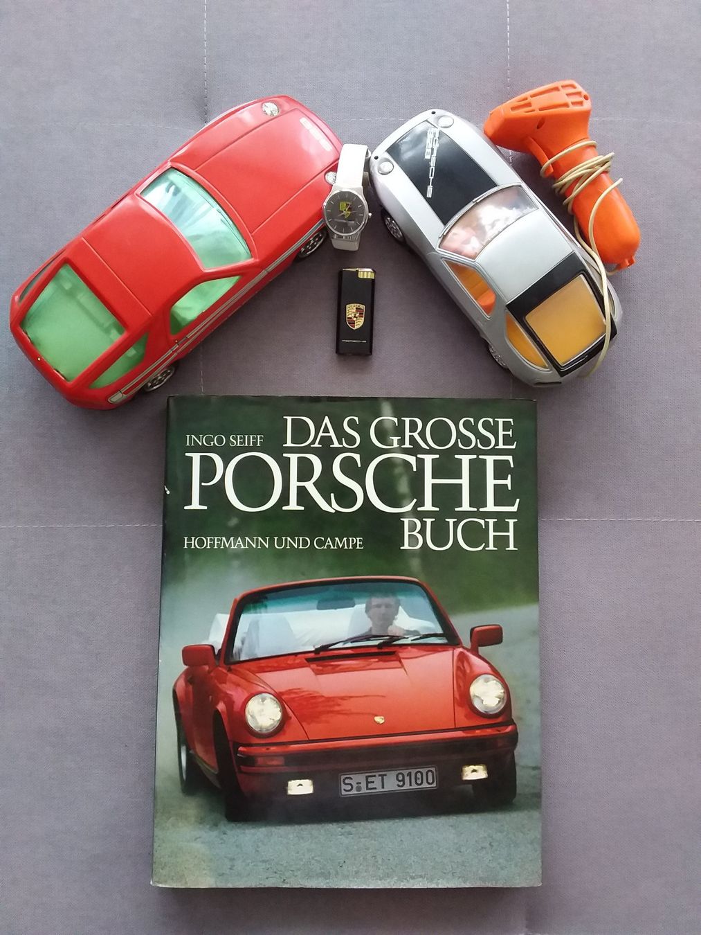 Costumi: PORSCHE (Accessoires) Div. Schnäppchen – Usato da Thun venduto da Catfriends