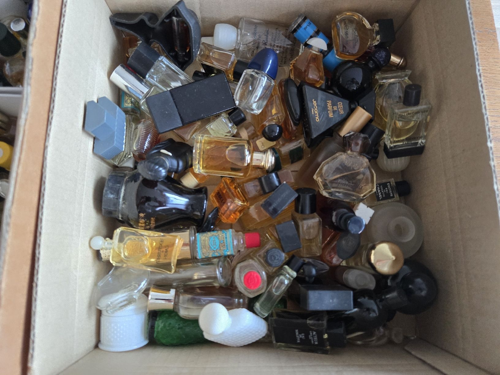 Profumi & Eau de Toilette: Lotto profumi miniature varie marche – Nuovo (secondo la descrizione) da Evilard venduto da Dario_G14cu 1