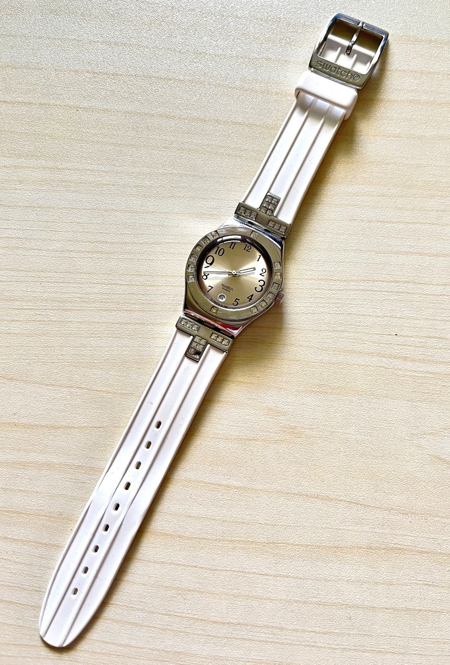 Swatch Orologi: Swatch Uhr Damen weiss mit Steinen – Usato da Grenchen venduto da chththl 1