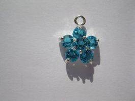 Anhänger Blume versilbert, mit hellblauem Strass