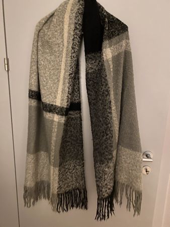 Kuscheliger XXL Winterschal, kariert grau schwarz weiss