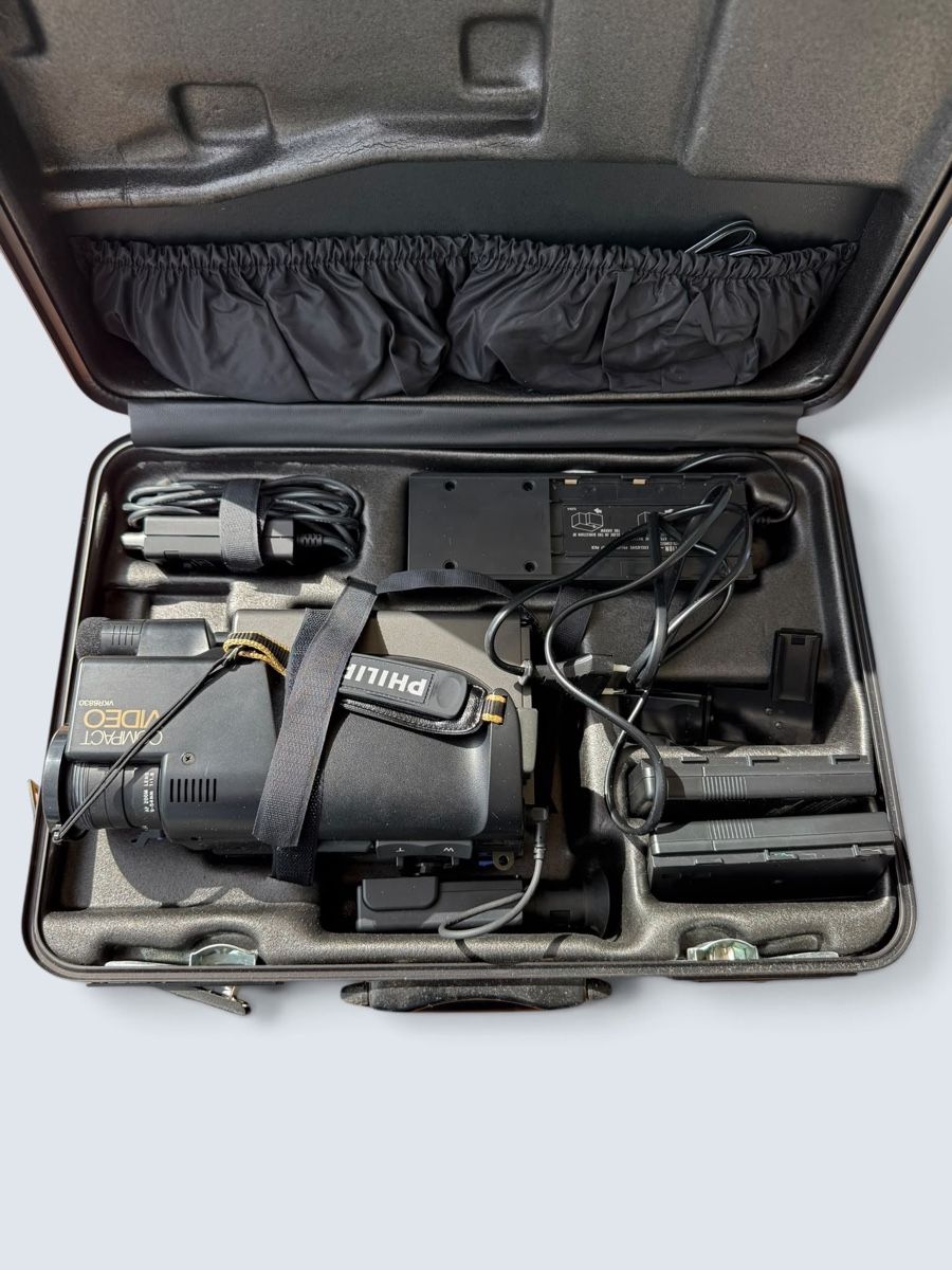 Philips Caméscopes: Caméscope Philips Compact Video VKR6830 + valise – D'occasion à Conthey par inf_rt7m