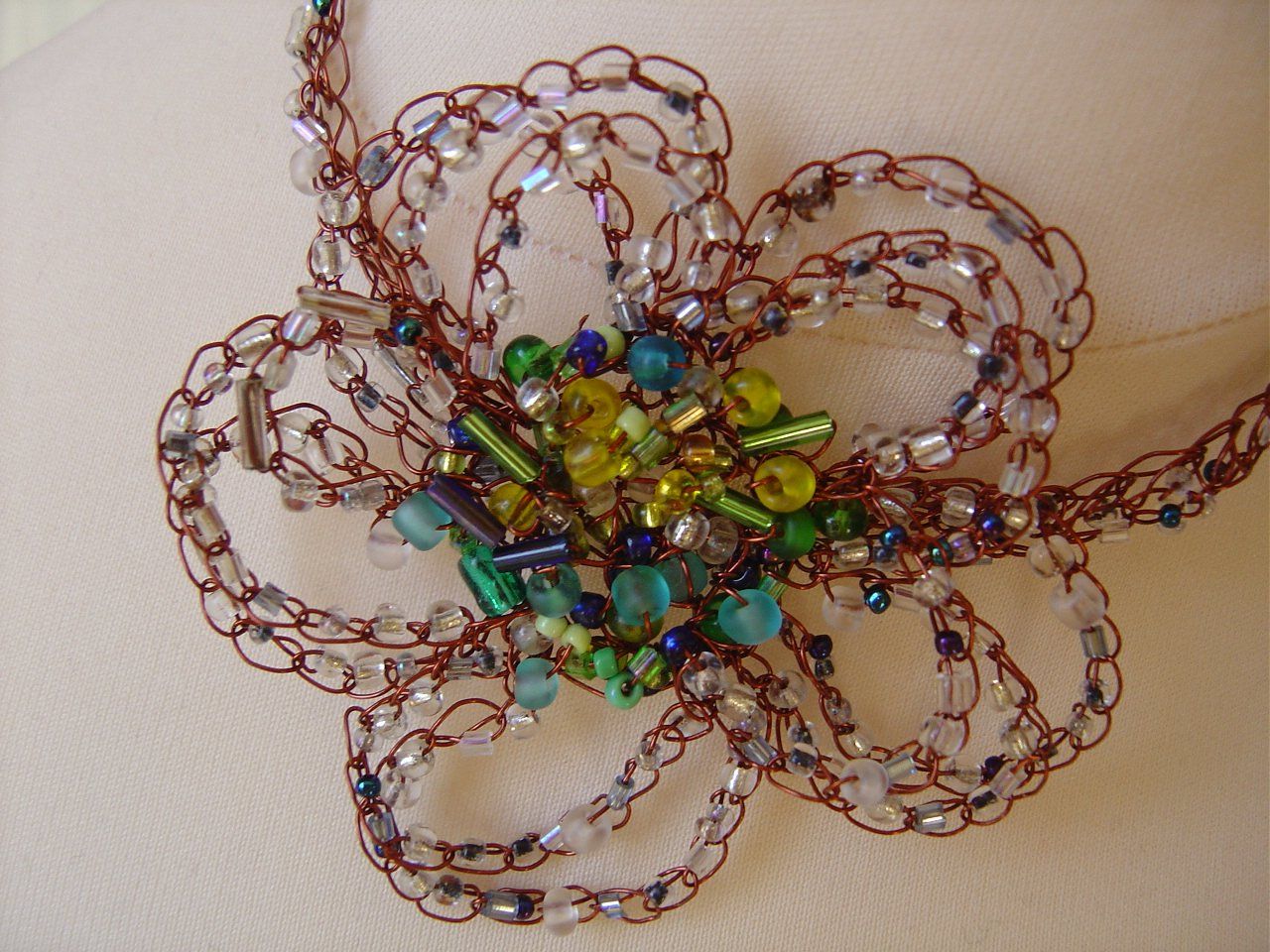 Catenine: Wunderschöner Schmuck - Beadwork "Daisy" – Nuovo (secondo la descrizione) da Füllinsdorf venduto da Bantrybay 1