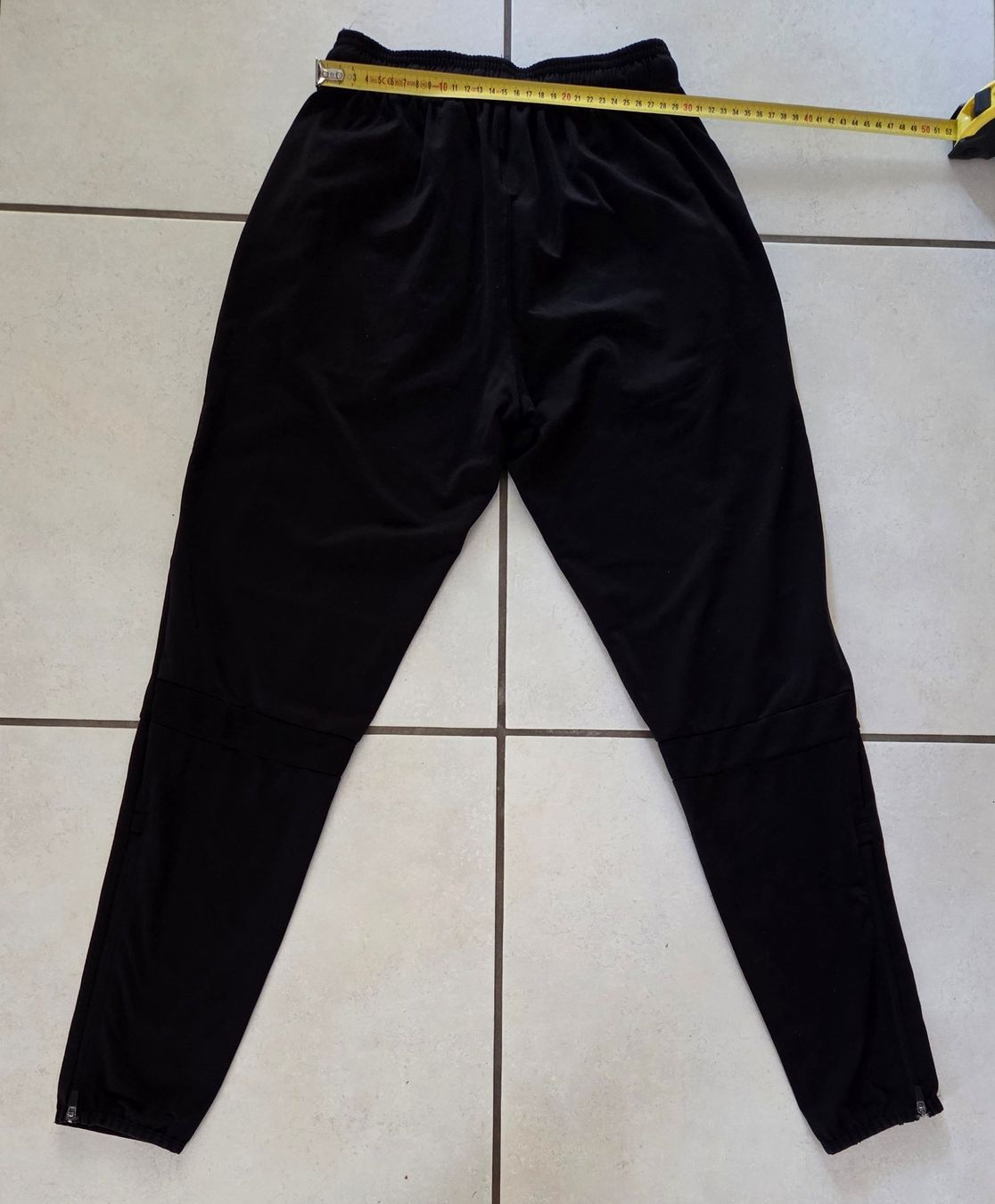 Pantaloni: Trainerhose Macron Grösse XS – Usato da Konolfingen venduto da Chonu 1