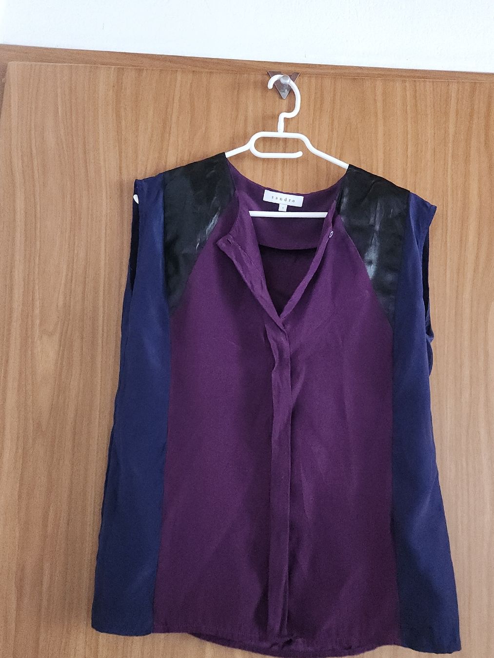 Sandro Top: Top Sandro 100% Soie, taille 1, (S/M) défauts – Usato da Niedergösgen venduto da Eva2410 7