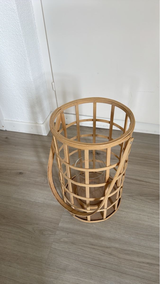 Lanternes: Bamboo Lantern Holder with Glass Insert Used – D'occasion à Bülach par Mellinchen30
