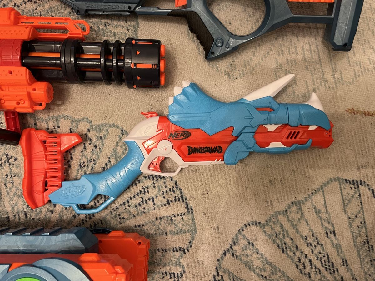 Nerf Giocattoli: Nerf Sammlung mit Ständer und Pfeilern – Usato da Winterthur venduto da Tim_76 1