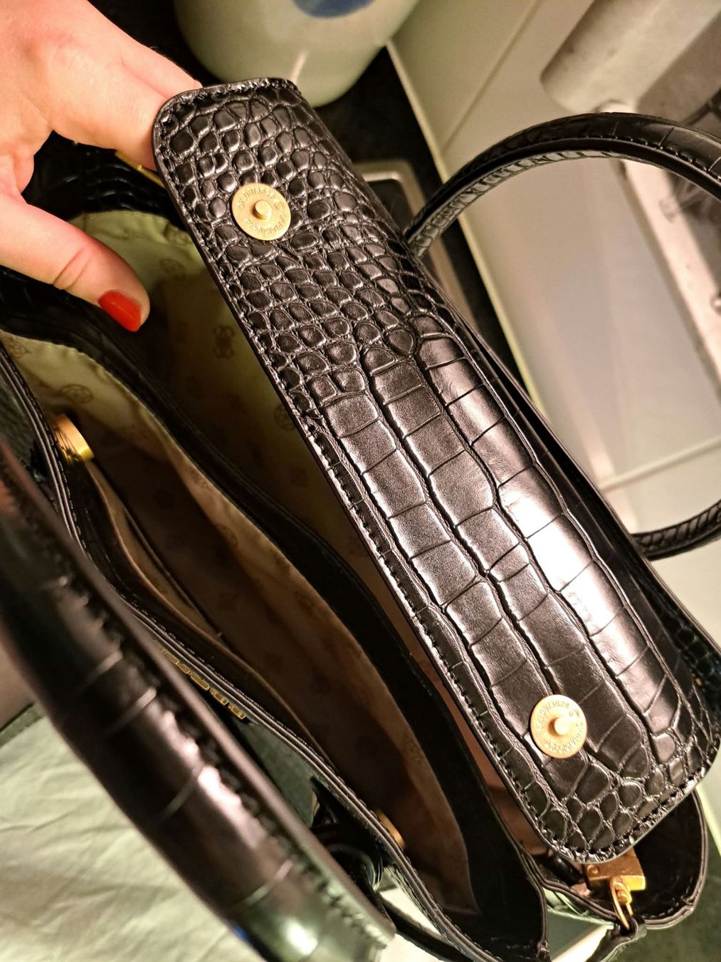Sacs femmes: guess handtasche schwarz – D'occasion à Sisseln AG par schenk-figuren 4