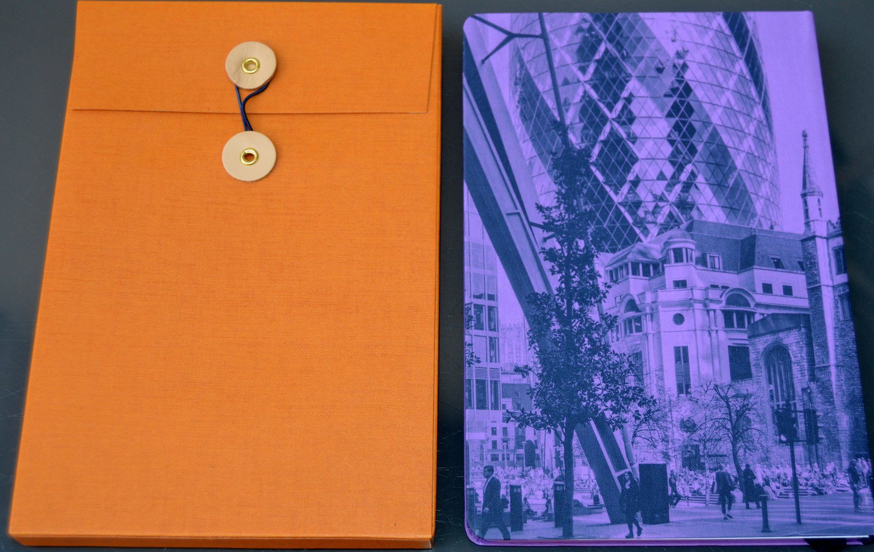 Libri: Louis Vuitton Londres City Guide Book – Usato da Collonges venduto da arashee 1