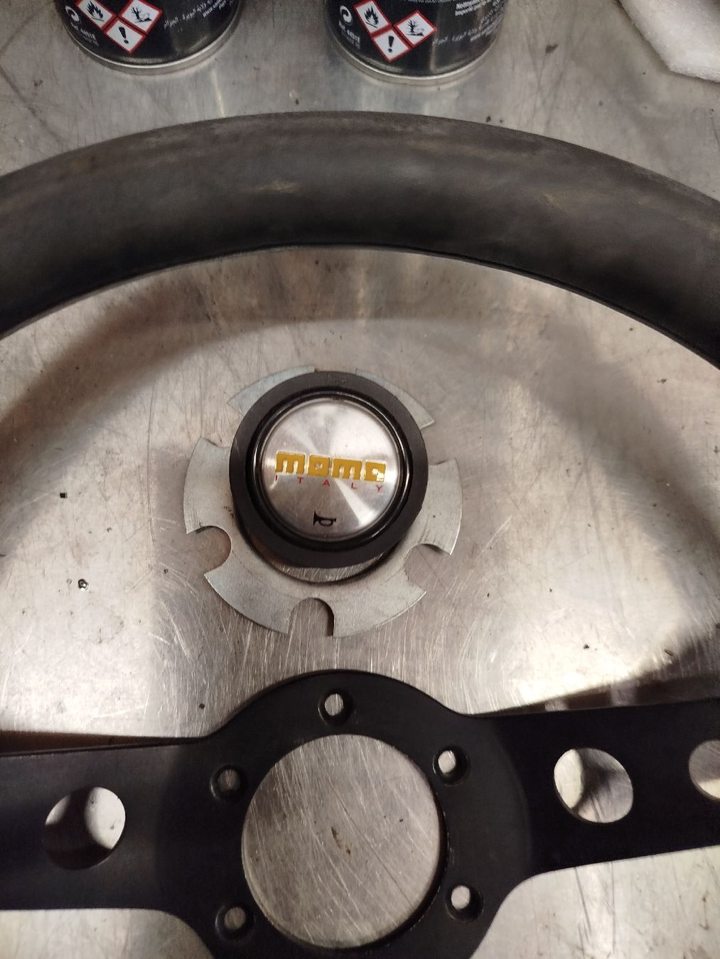 Alle Autoersatzteile: Volant tulipé Momo – Gebraucht aus Flanthey von Unforgiven 6