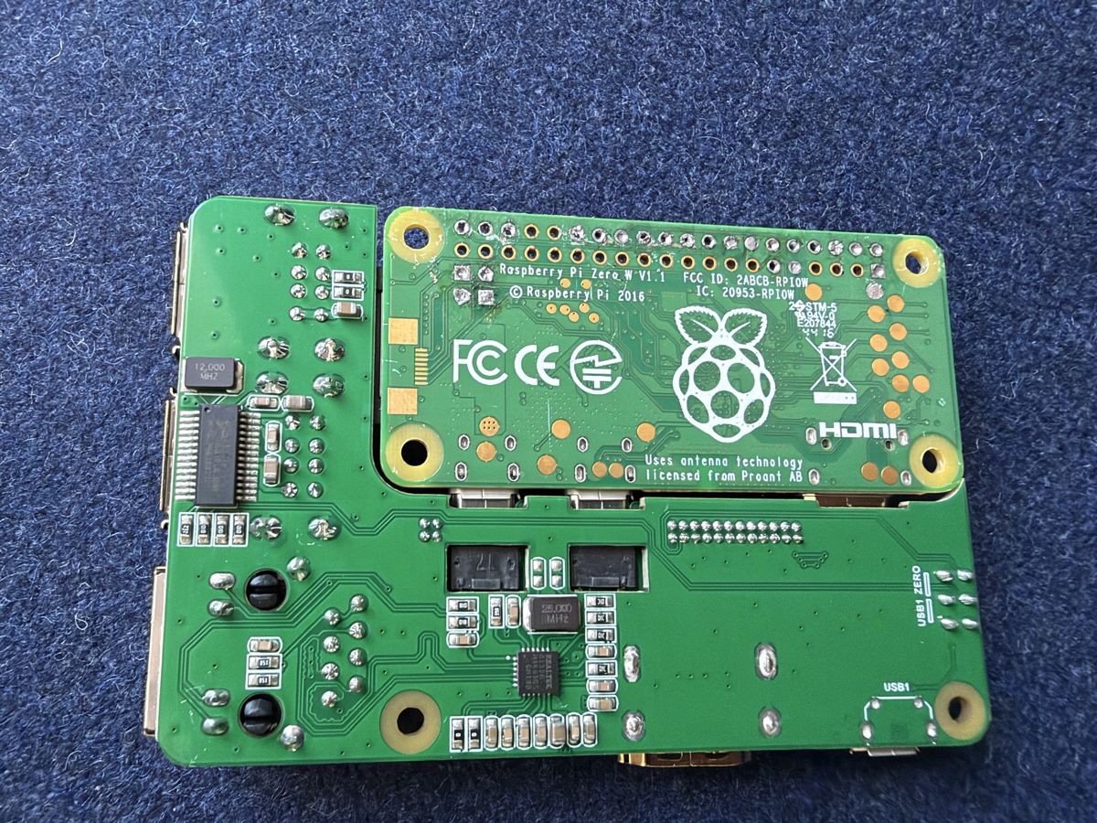 Raspberry Pi PCs: Raspberry Pi Zero W + standard size adapter – D'occasion à Zürich par jankais3r 1