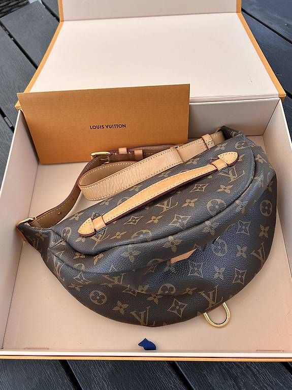 Sacs: Louis Vuitton BUMBAG Canvas Monogramm  – D'occasion à St. Pantaleon par Vogue3