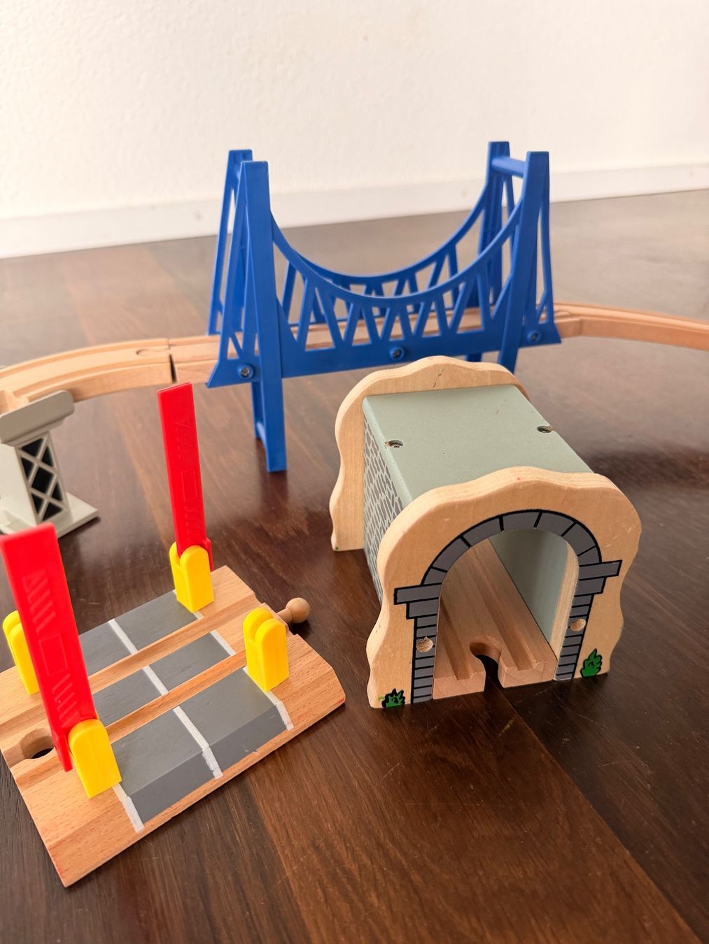 Giocattoli: Holzeisenbahn und Strassen Set – Usato da Beringen venduto da wik_9xdy 6