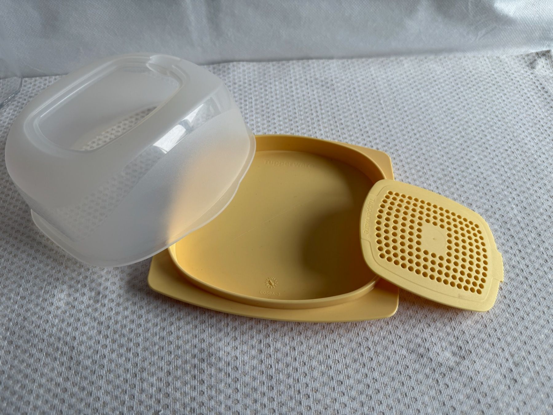 Tupperware Behälter & Ähnliches: Tupperware - cave à fromage -13cm – Gebraucht aus Sion von accroshoes 1