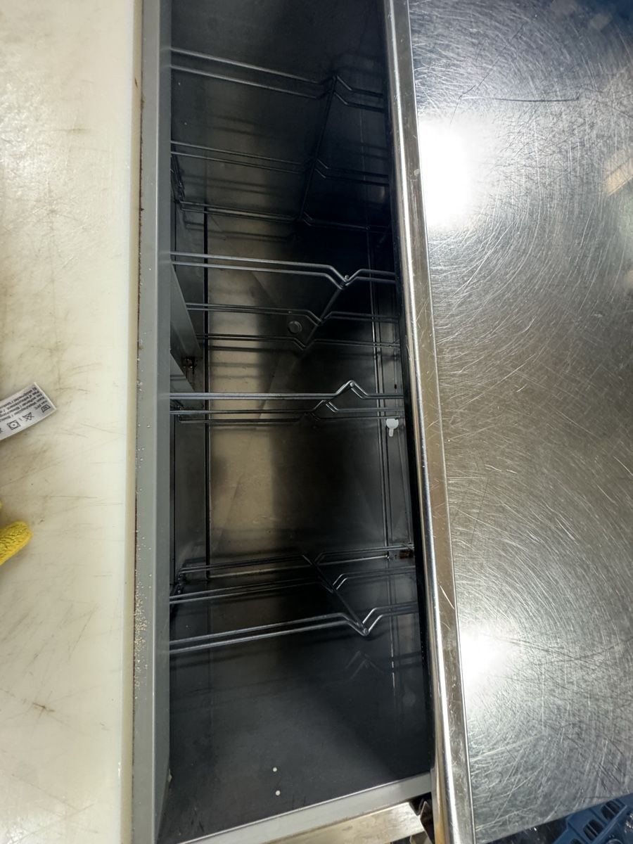 Frigoriferi: Electrolux Kühltisch/Saladette, Edelstahl – Usato da Heerbrugg venduto da Klaudush 3