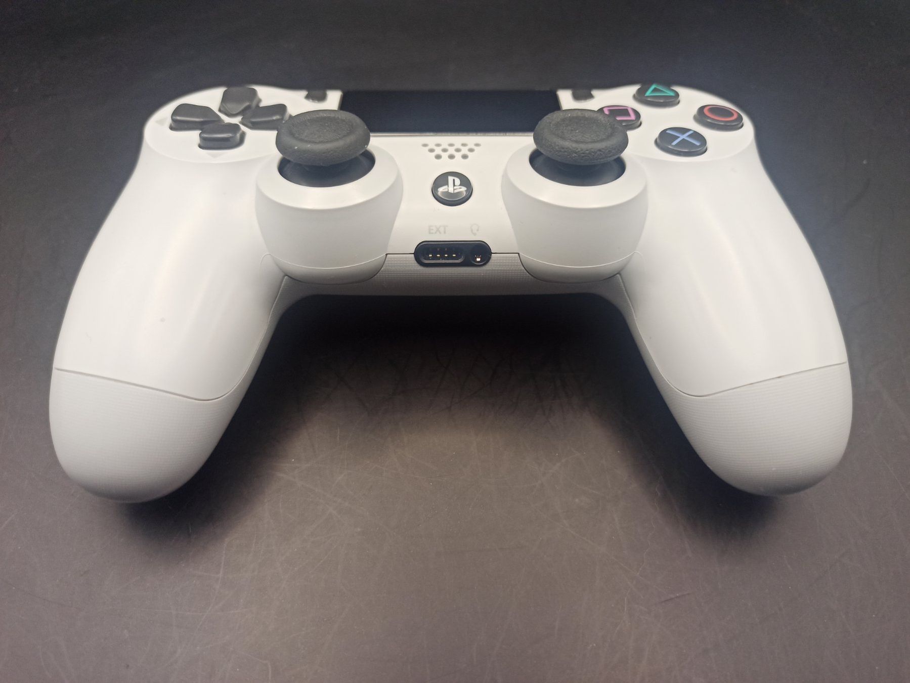Manettes: Original Controller Sony PS4 Wireless DualShock 4 V2 WEISS – D'occasion à Oberweningen par mar_87mx 1