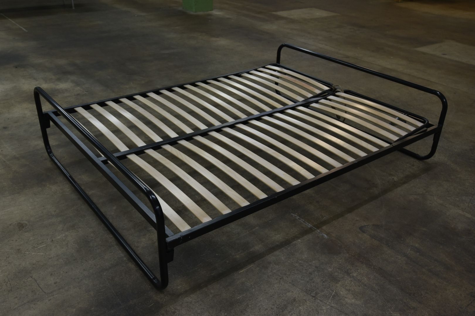 Letti: Designer Bett aus Metall – Usato da Lichtensteig venduto da Usedinstorecom 4