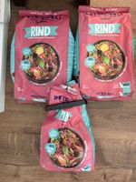 2,5 Säcke voll Hunde Trockenfutter 