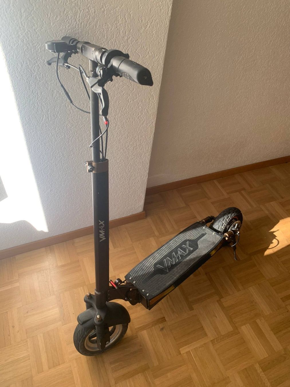 VMAX Kickboard: Zu verkaufen E-scooter Vmax R25 – D'occasion à Biel/Bienne par tol_nry7