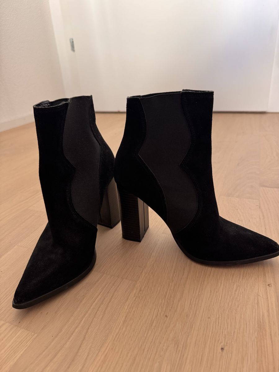 Scarpe da donna: Stiefel Gaudi schwarz Wildleder Grösse 37 – Usato da Dübendorf venduto da ClaraS.