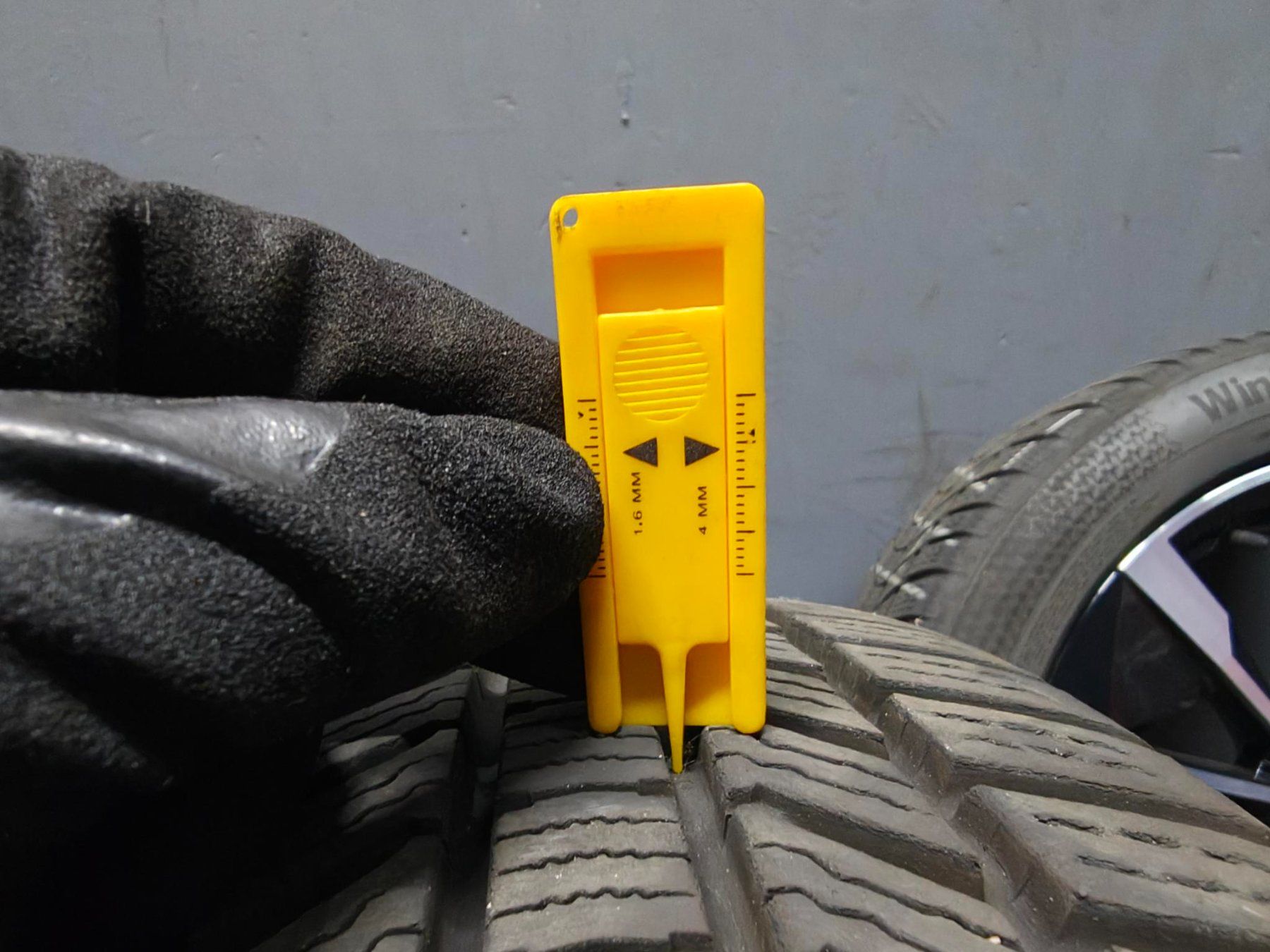 Pneumatici & Ruote complete: Renault Megane E Tech 18 Zoll Original Winterräder – Usato da Winterthur venduto da EvilFairy 8